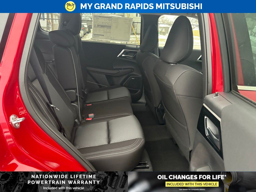 2026 Mitsubishi Outlander ES - Photo 16