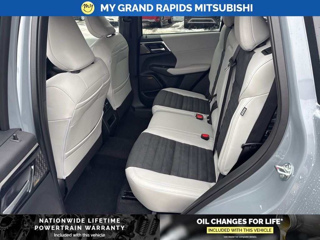 2026 Mitsubishi Outlander SE - Photo 11