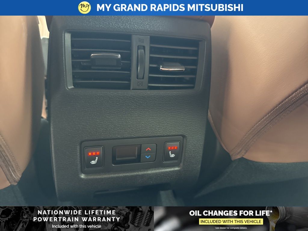 2026 Mitsubishi Outlander SEL - Photo 11