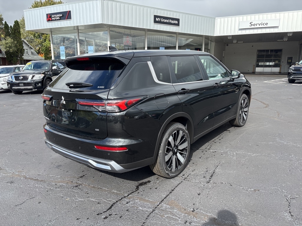 New 2025 Mitsubishi Outlander SE SUV