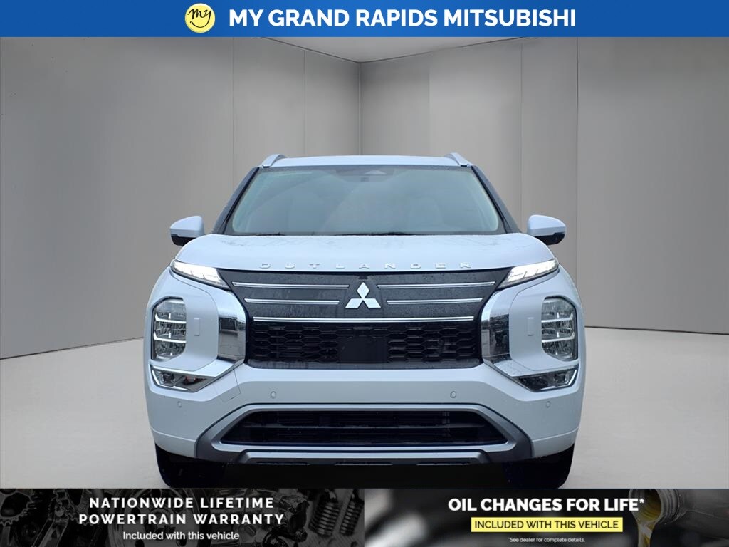 2025 Mitsubishi Outlander SEL photo 2