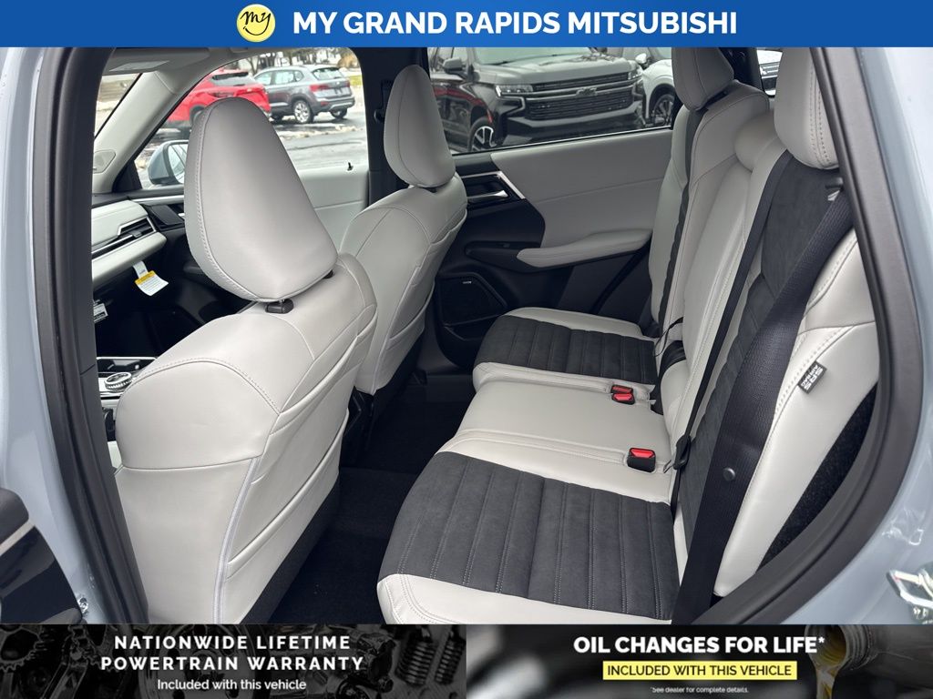 2026 Mitsubishi Outlander SE - Photo 10