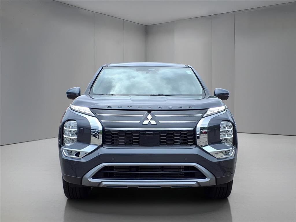 2025 Mitsubishi Outlander SE photo 2