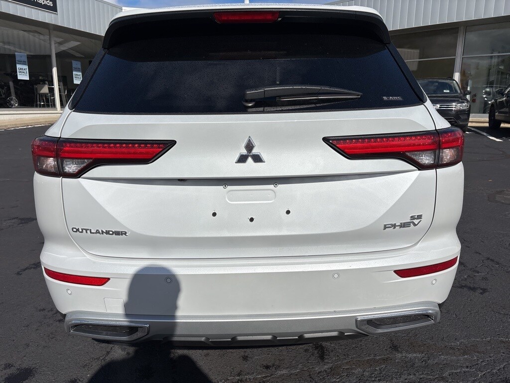 2025 Mitsubishi Outlander PHEV SE photo 4