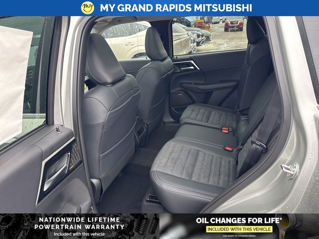 2026 Mitsubishi Outlander SE - Photo 13