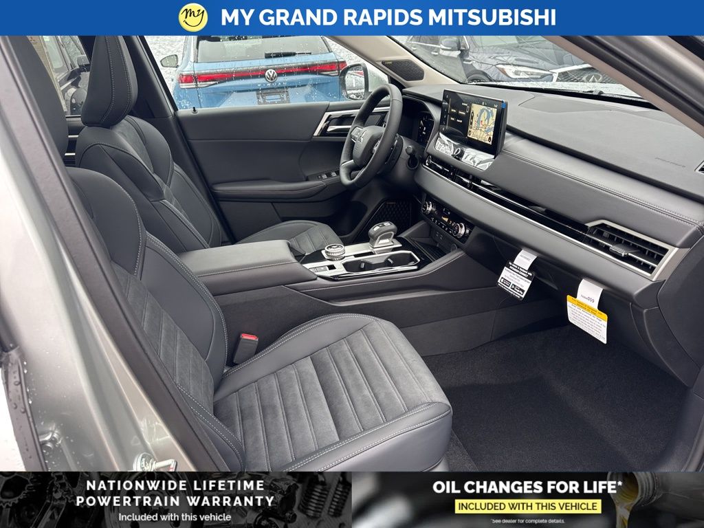 2026 Mitsubishi Outlander SE - Photo 18