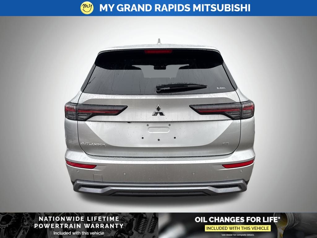 2026 Mitsubishi Outlander SE - Photo 7