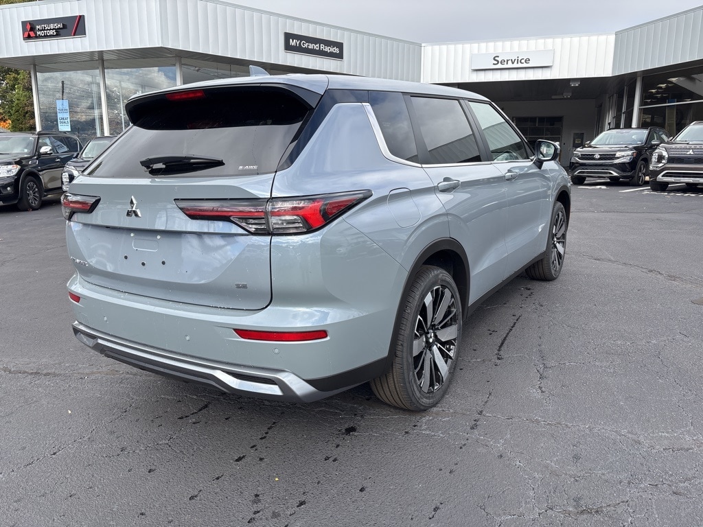 New 2025 Mitsubishi Outlander SE SUV