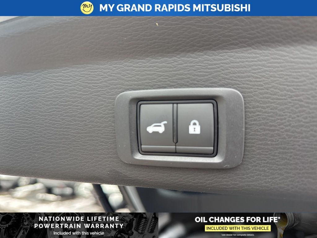 2026 Mitsubishi Outlander SE - Photo 15