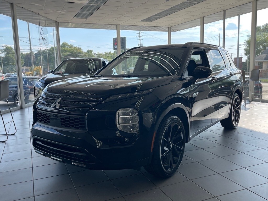 2025 Mitsubishi Outlander PHEV SEL Black Edition photo 3