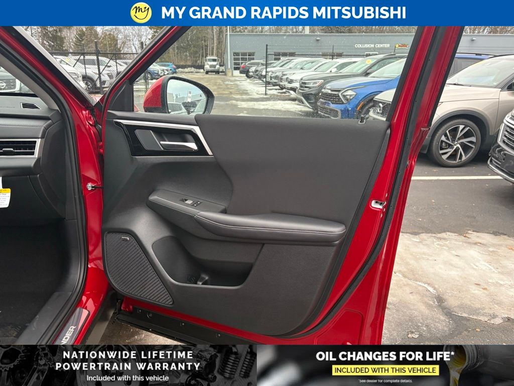 2026 Mitsubishi Outlander ES - Photo 13