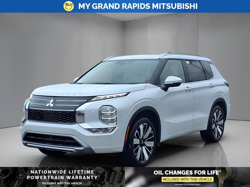 2025 Mitsubishi Outlander SEL photo 3