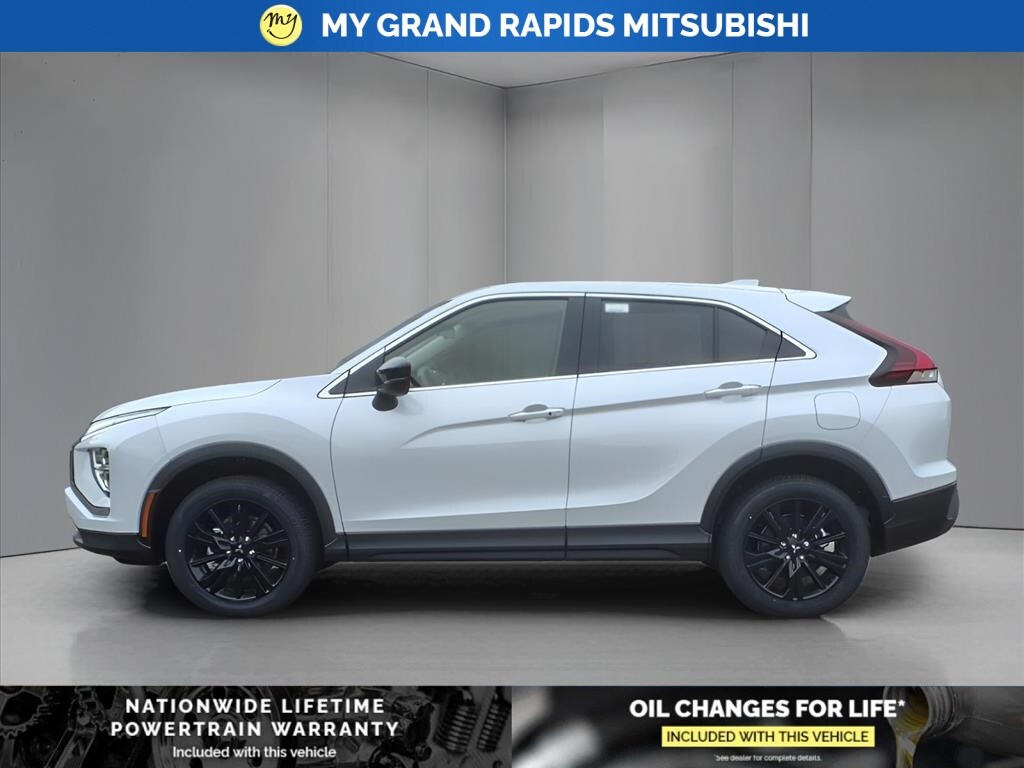 2025 Mitsubishi Eclipse Cross LE photo 2