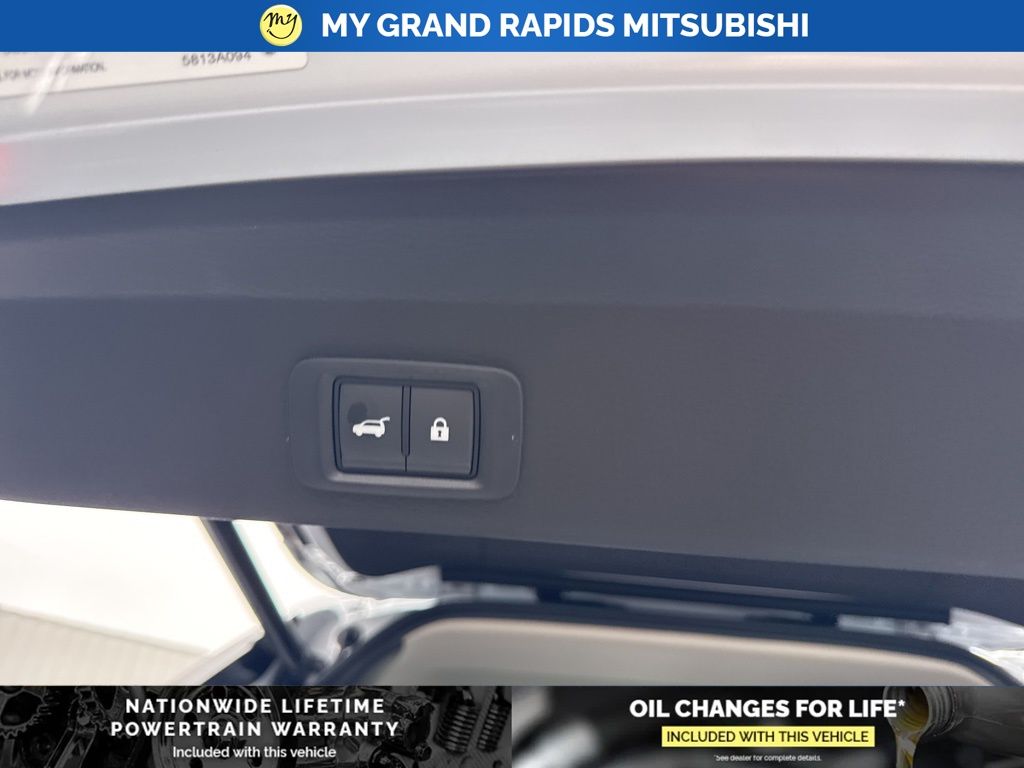 2026 Mitsubishi Outlander SE - Photo 13