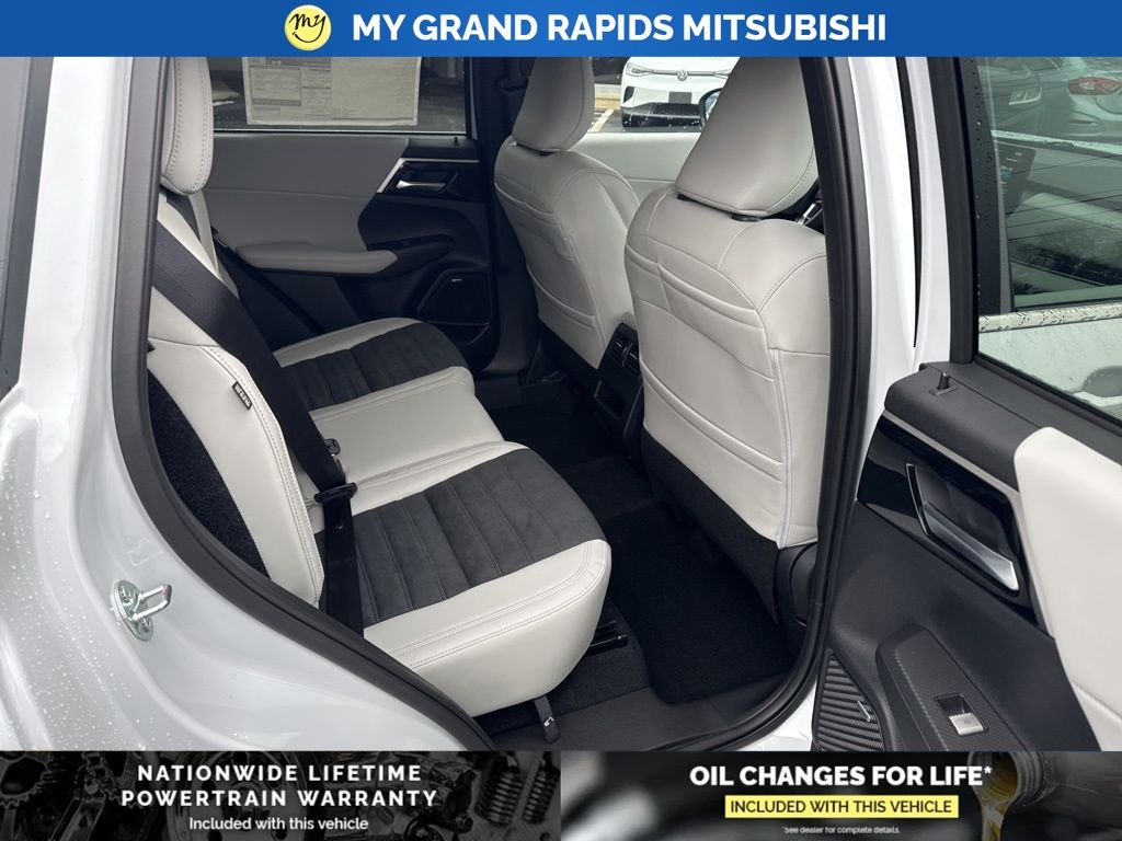 2026 Mitsubishi Outlander SE - Photo 14