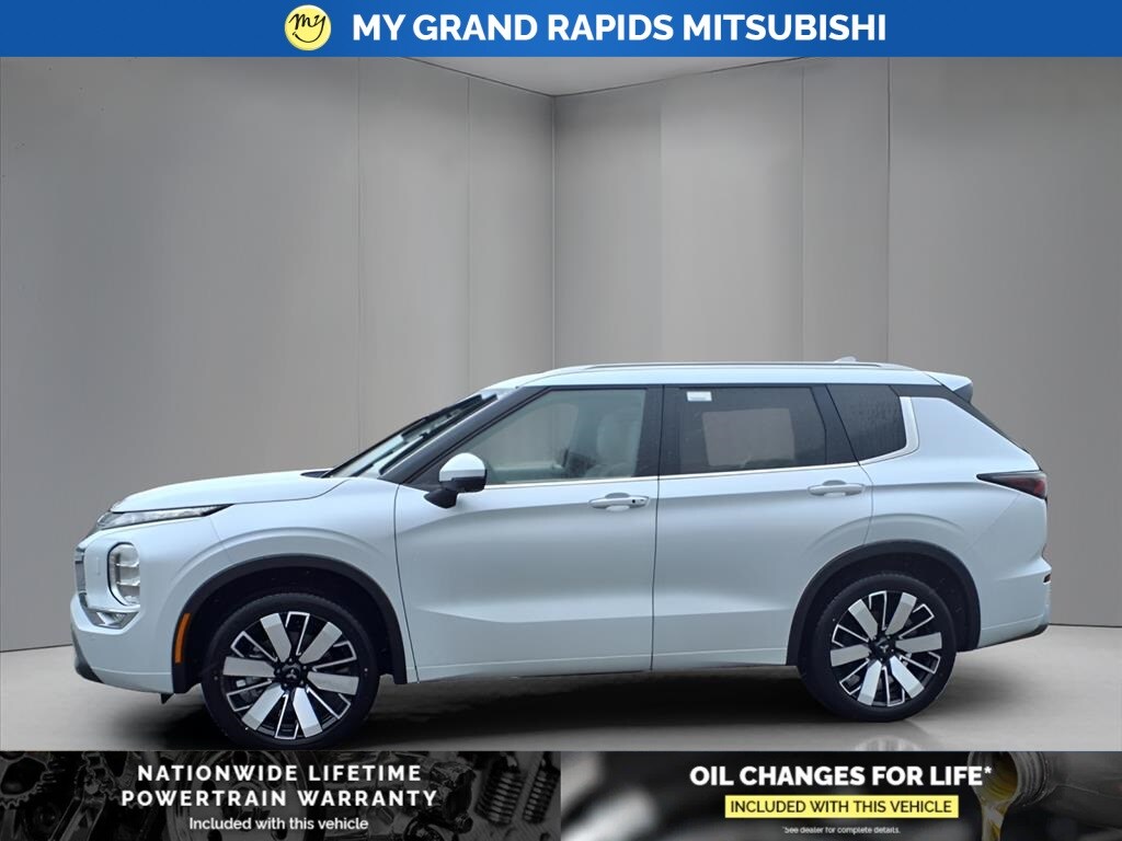 2025 Mitsubishi Outlander SEL photo 4