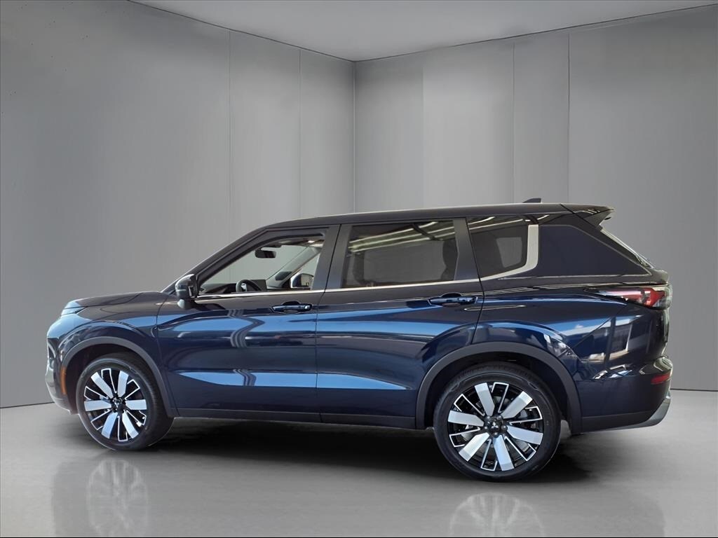 2025 Mitsubishi Outlander SE photo 3