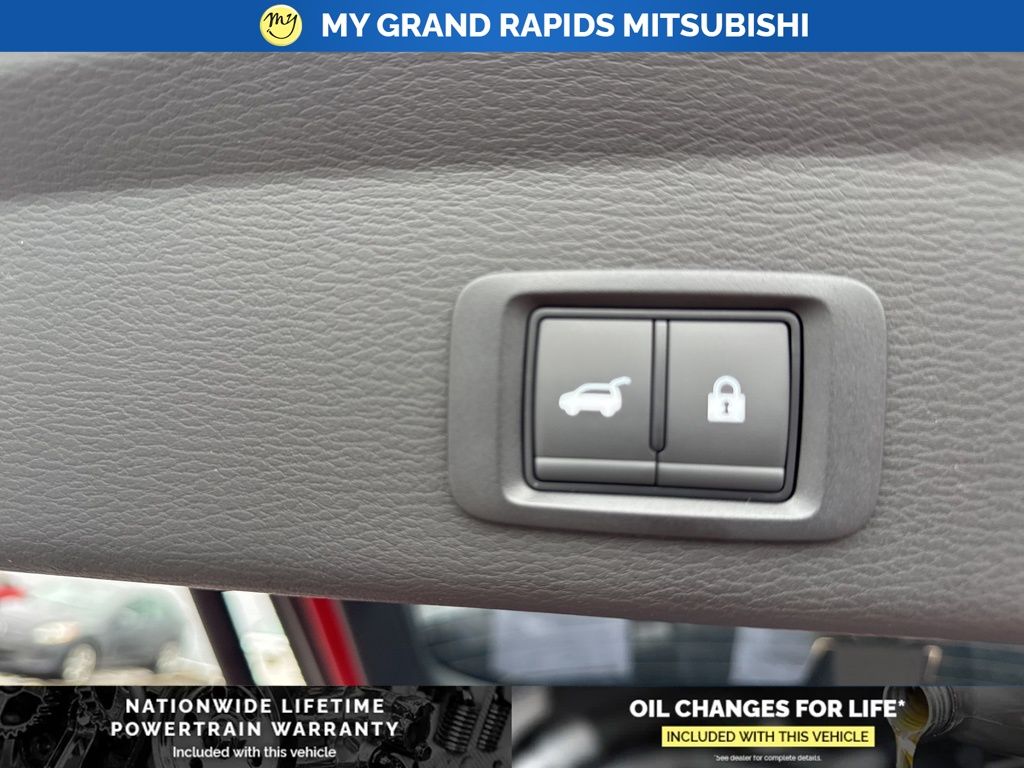 2026 Mitsubishi Outlander SEL - Photo 17