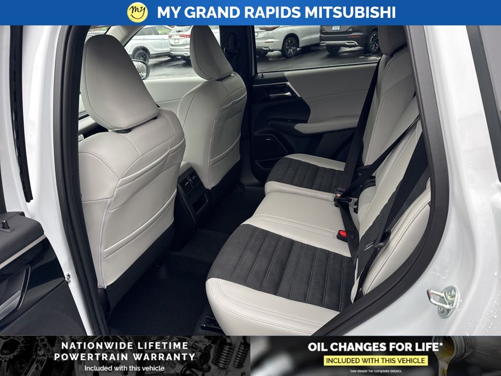 2026 Mitsubishi Outlander SE - Photo 10
