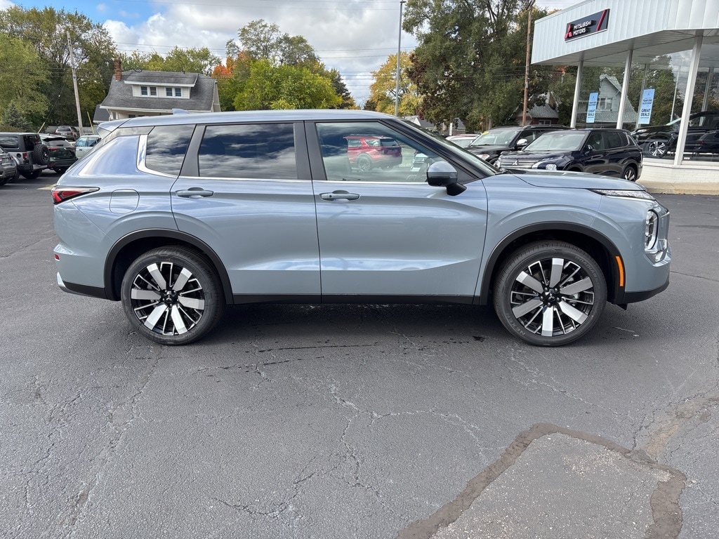 New 2025 Mitsubishi Outlander SE SUV
