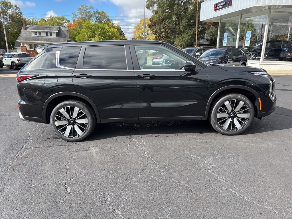 New 2025 Mitsubishi Outlander SE SUV