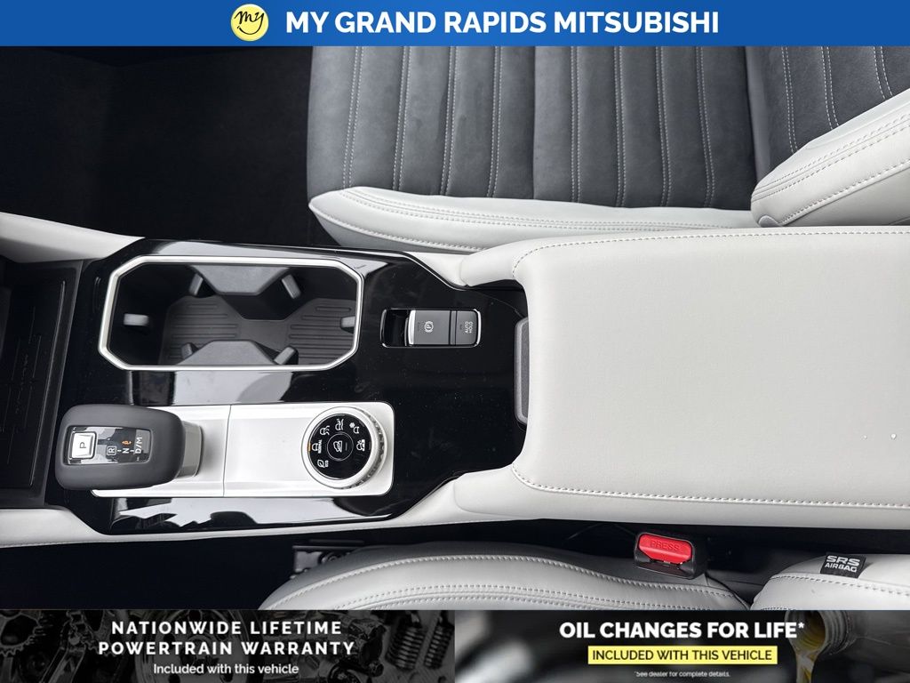 2026 Mitsubishi Outlander SE - Photo 25