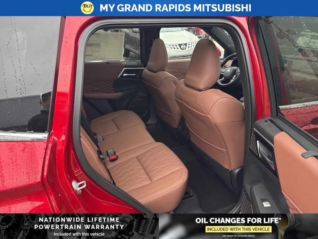 2026 Mitsubishi Outlander SEL - Photo 18