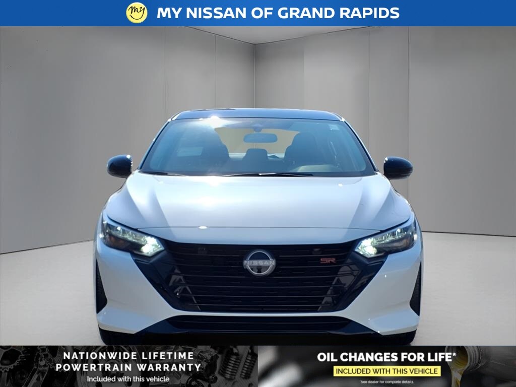 2025 Nissan Sentra SR photo 2