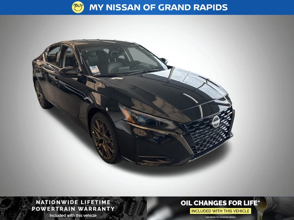 2025 Nissan Altima SR's photo