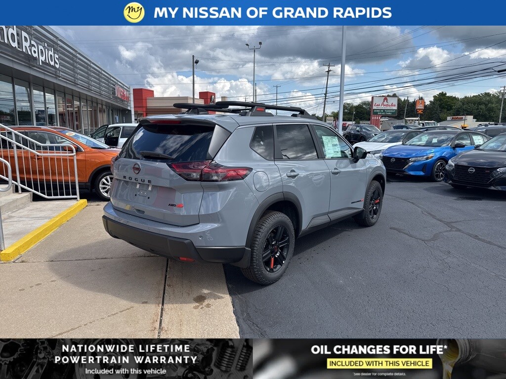 2026 Nissan Rogue SV photo 2