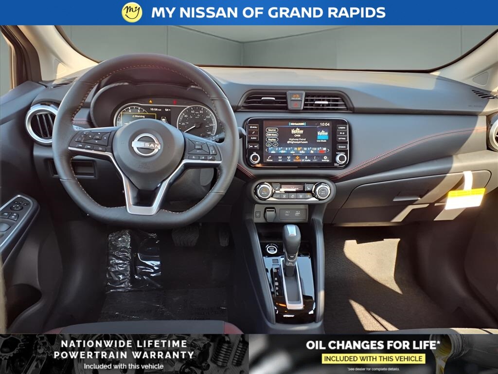 2025 Nissan Versa 1.6 SR photo 4