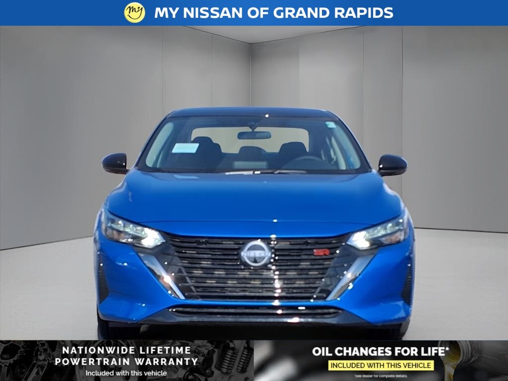 2025 Nissan Sentra SR photo 2
