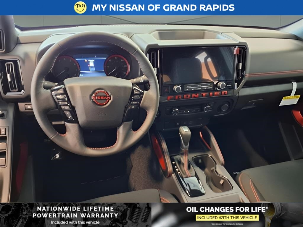 2025 Nissan Frontier PRO-4X photo 4