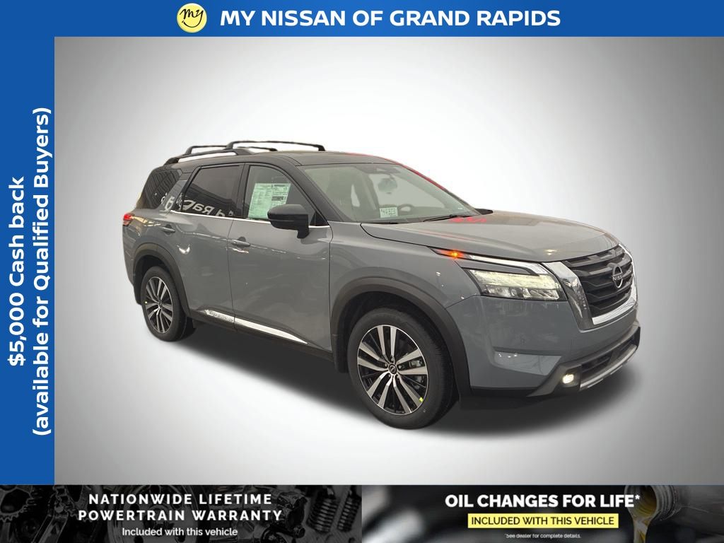 2025 Nissan Pathfinder Platinum's photo