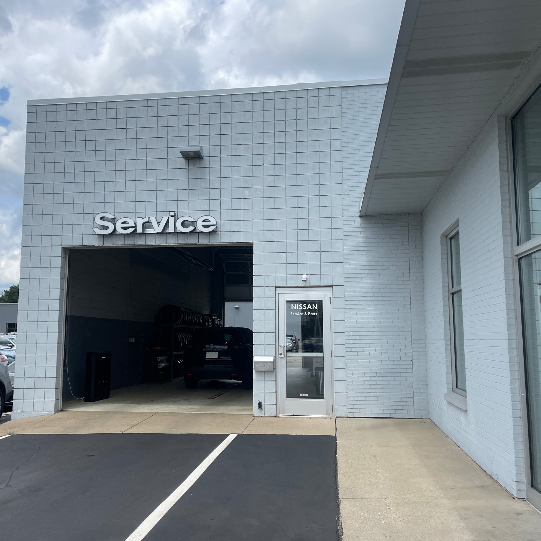 My Nissan of Grand Rapids Service Drive