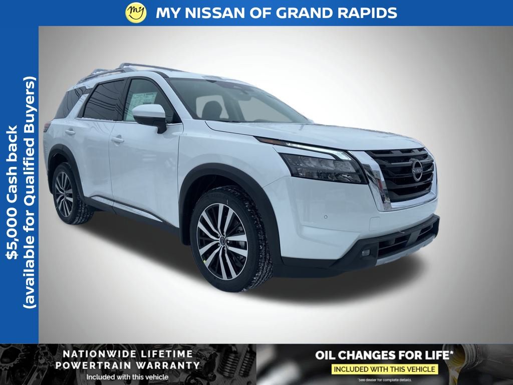 2025 Nissan Pathfinder Platinum's photo