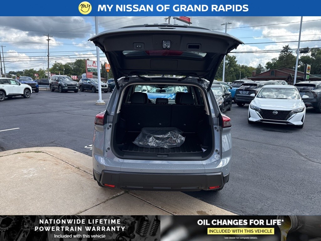 2026 Nissan Rogue SV photo 4