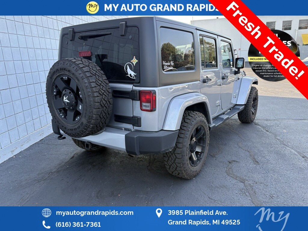 2014 Jeep Wrangler Unlimited Sahara photo 3