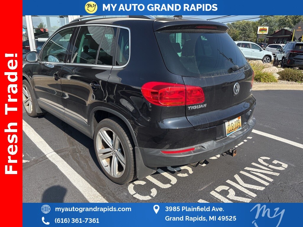 2015 Volkswagen Tiguan SEL photo 2