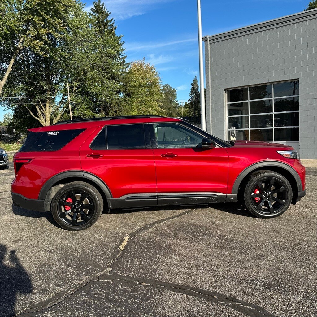 2020 Ford Explorer ST photo 2