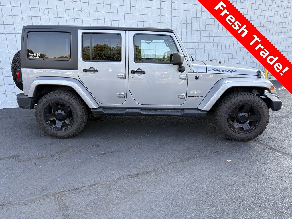 2014 Jeep Wrangler Unlimited Sahara photo 2