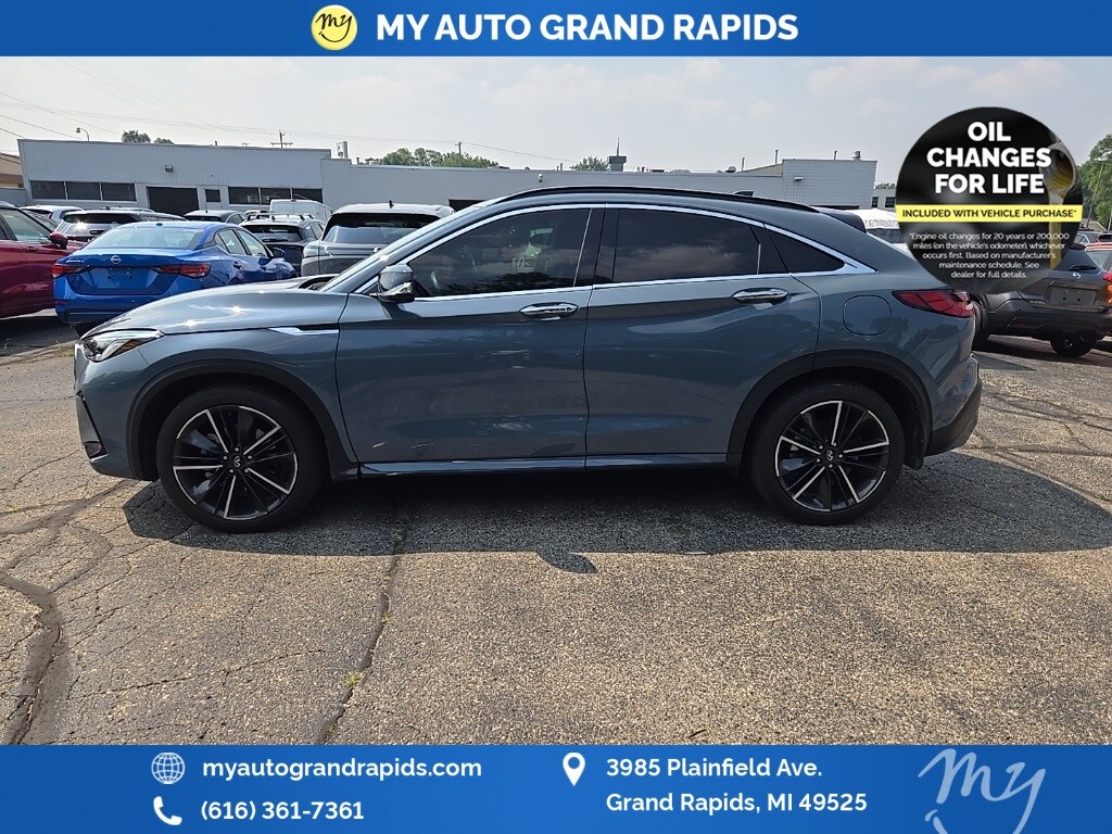 2022 Infiniti QX55 Essential photo 2