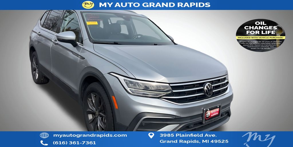 2022 Volkswagen Tiguan SE's photo