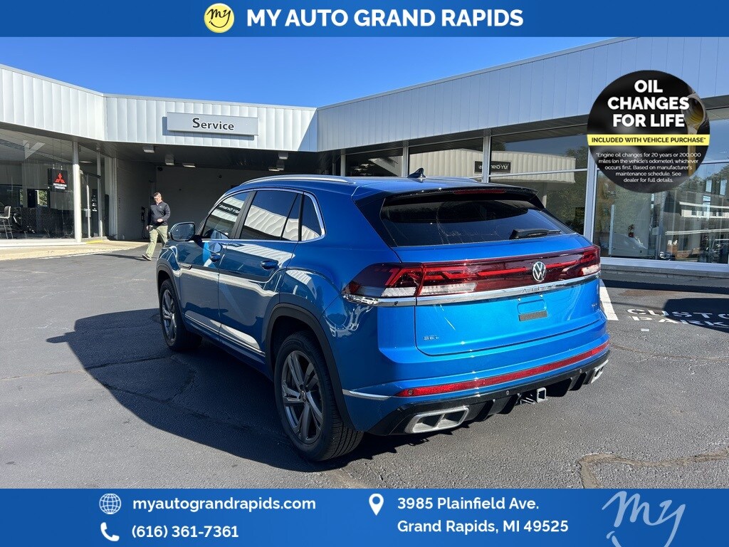 2024 Volkswagen Atlas Cross Sport SEL R-Line photo 4
