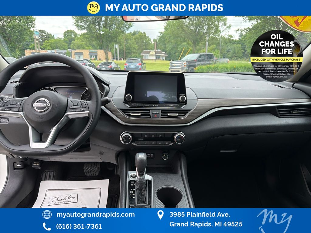 2025 Nissan Altima SV - Photo 12