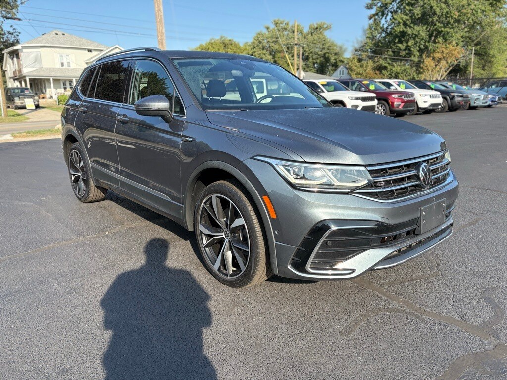 2022 Volkswagen Tiguan SEL Premium R-Line photo 2