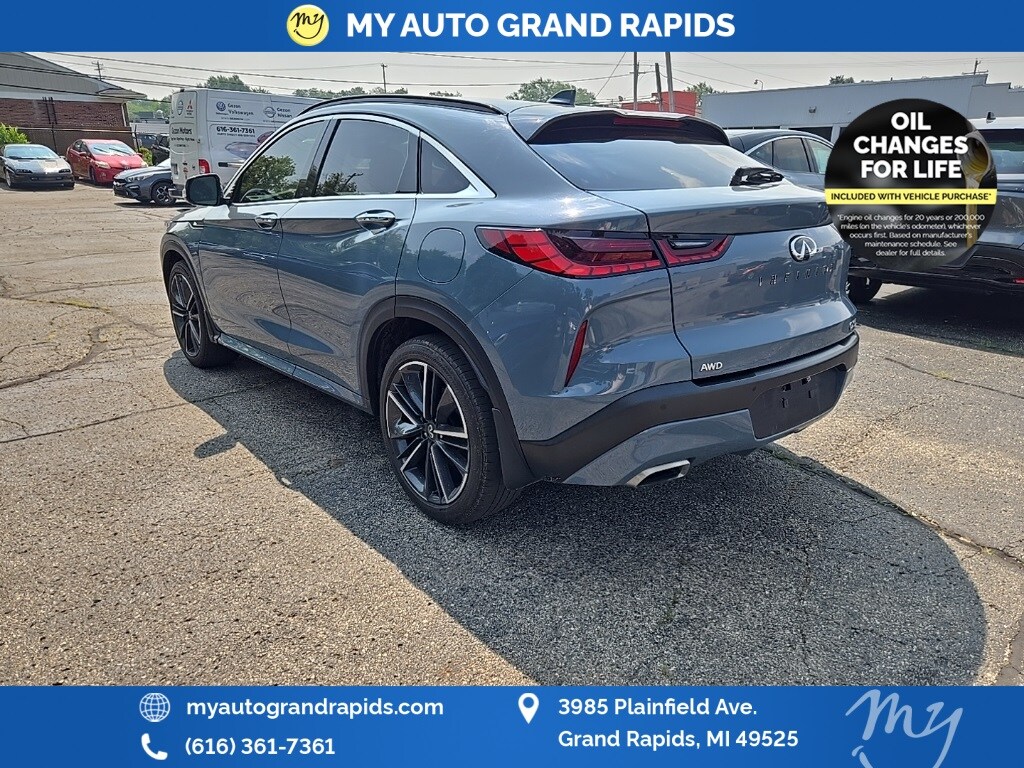 2022 Infiniti QX55 Essential photo 3