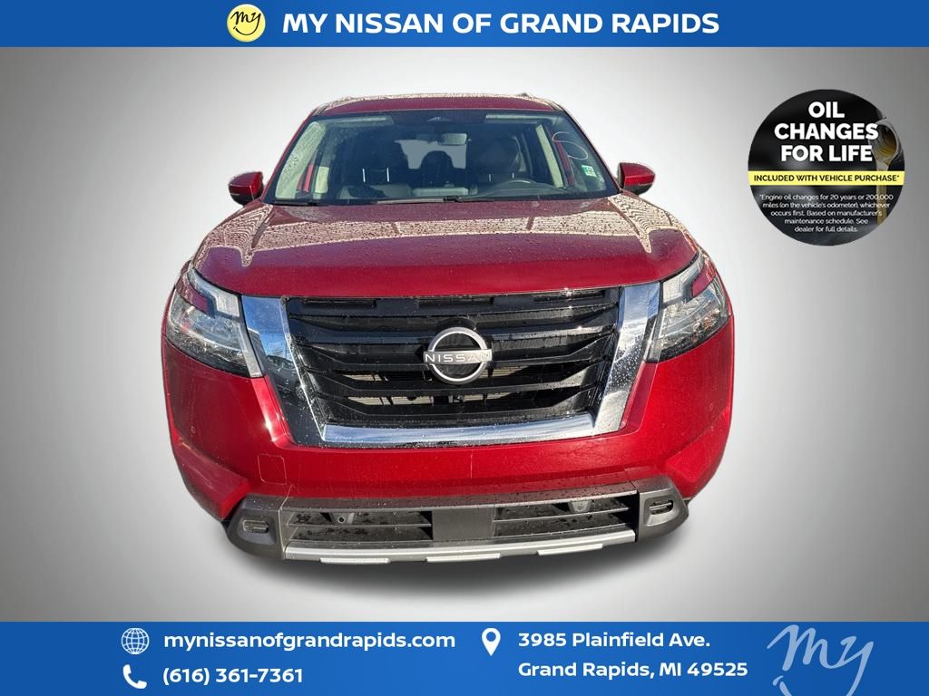 2023 Nissan Pathfinder SL photo 2