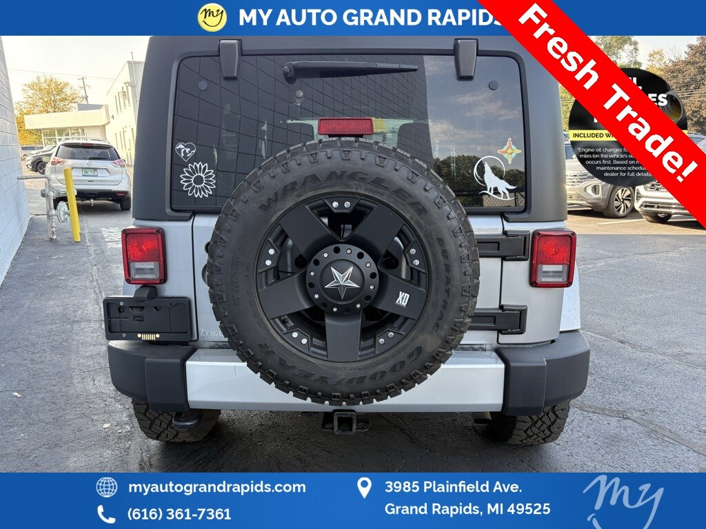 2014 Jeep Wrangler Unlimited Sahara photo 4