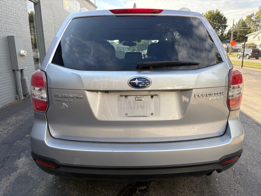 2016 Subaru Forester 2.5i Premium photo 2